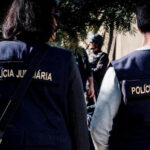 Arma de fogo retirada a homem que ameaça mulher e filha em Braga