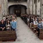 Homem ficou mais de 4h ‘enterrado’ no gelo (e quebrou recorde)