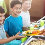 Passeava pela praia… e encontrou garrafa com mensagens escritas à mão