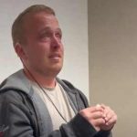 Morre após pai o fechar em armário 16h por dia. Homem ficou em perpétua