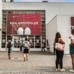 Conheça o ‘catbinero’ Naruto. Este polícia chileno é literalmente um gato