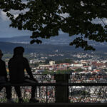 Navio da Marinha larga para missão na Madeira
