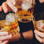 Pandas gostam de se esfregar em fezes de cavalo e os cientistas descobriram porquê