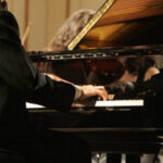 Floreiras nas varandas são atração do Green Plaza Apartments em Famalicão