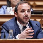 Marinha e Força Aérea Portuguesa identificam e intercetam embarcação de migrantes no Sul de Espanha