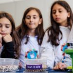 Estudo afirma que luz azul pode causar rugas e há mais consequências