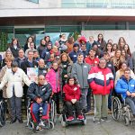 Gato ‘oferece’ a donos crânio de crocodilo