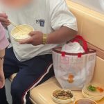 Rio japonês assume “horrível” tonalidade vermelha após fuga de corante