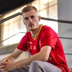 Jogos na praia do Faial, em Prado, mobilizam crianças para a reciclagem