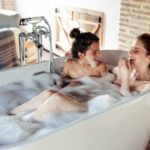 Mês da Prevenção contra os maus-tratos na infância encerra em Guimarães com criação de Laço Azul Humano