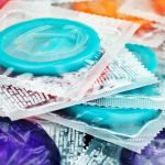 Tem acne? Saiba com que frequência pode (e deve) exfoliar o rosto