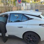 Uri Geller devolve livro sobre si mesmo a biblioteca ao fim de… 47 anos