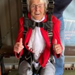 Menor vai ter alta mais de 70 dias após ser baleada num tiroteio no Brasil