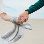 Tentar matar amigo com bombom envenenado e esfaqueia-o por ciúmes