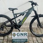 Colisão frontal faz três feridos e corta estrada que liga Famalicão a Guimarães