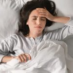 Oncologista alerta para hábito noturno que o deve levar a marcar consulta