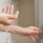 Familiares despedem-se de grávida mantida viva devido à lei antiaborto nos Estados Unidos