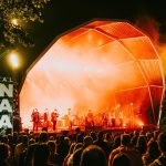 Mulher atacada por leoa num jardim zoológico na Austrália. Perdeu o braço