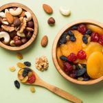 Lobo ibérico apanhado a “desfilar” sobre manto branco no Gerês