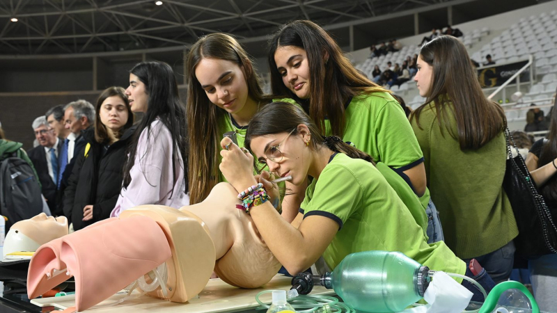Universidade do Porto mostra a alunos do secundário que o ensino superior lhes dará salários mais altos