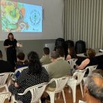 Profissionais de saúde de Viana do Castelo desfilam em passagem de modelos feitos com desperdício hospitalar