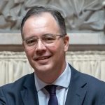 Comissão Europeia impõe medidas provisórias à Meta para preservar livre acesso de assistentes de IA rivais ao WhatsApp