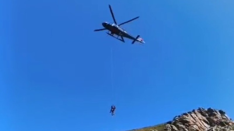 Resgatados quatro jovens na praia do Louriçal em Sintra
