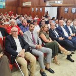Entre o espetáculo e a política
